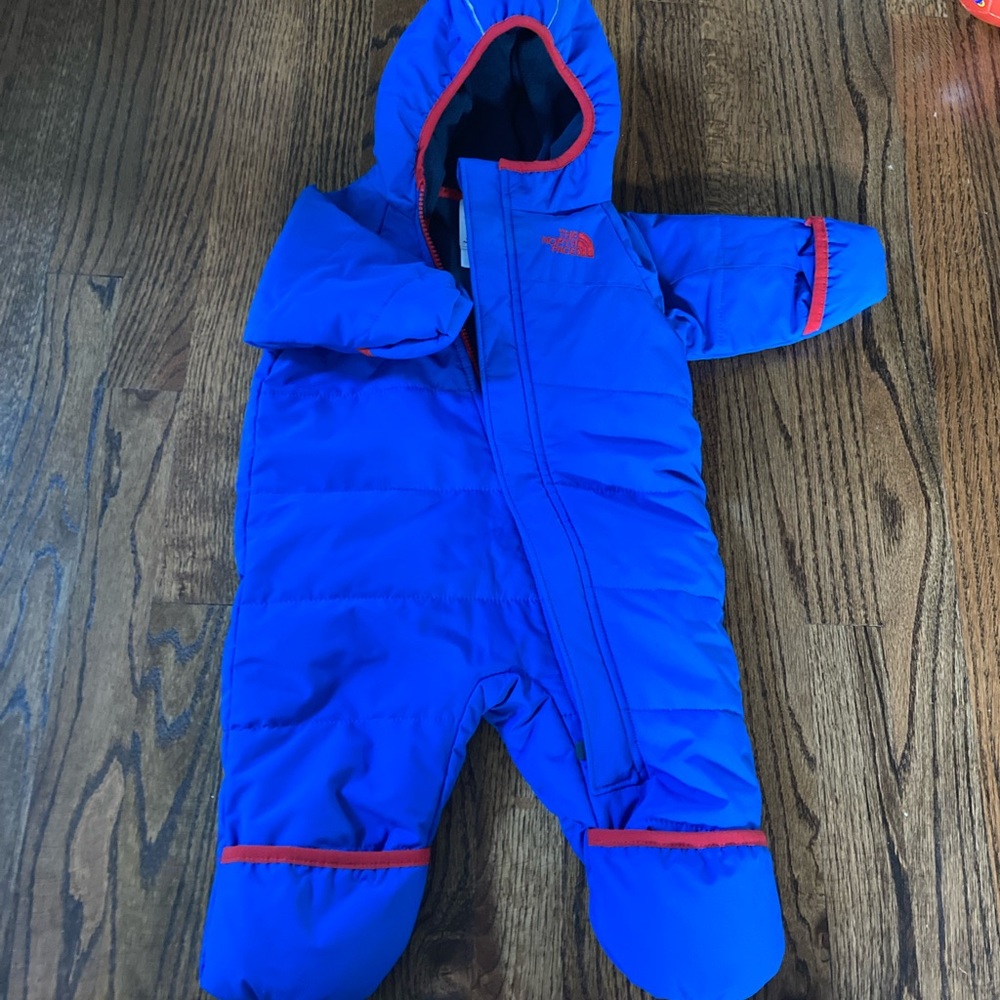 North Face snowsuit - fleece lined. Size 3-6 months